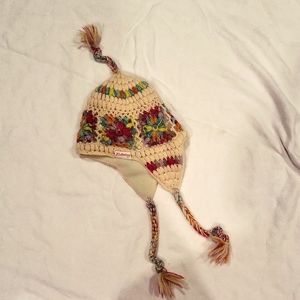 Billabong crocheted hat w braided top and sides